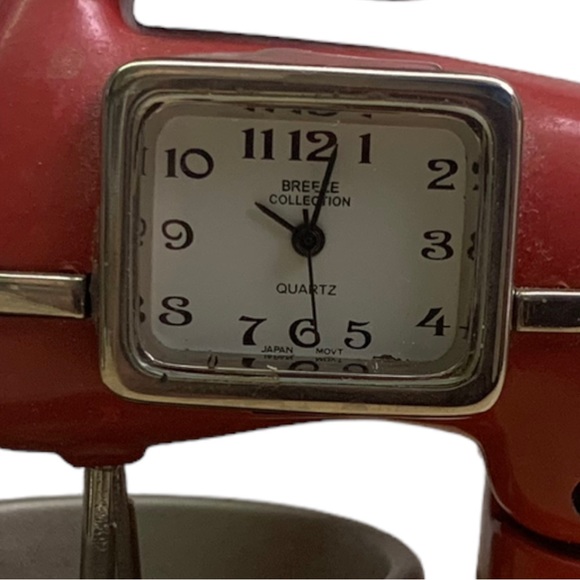 Quartz Breeze Miniature Novelty Collector’s Kitchen Mixer Decorative Clock Red - Picture 2 of 9
